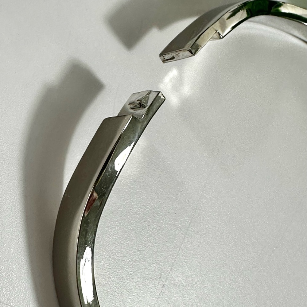 ❌SOLD🤍925 MEX Sterling Silver Wavy Hinged Bangle - Picture 7 of 13